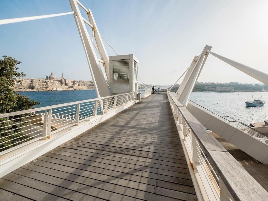 Luxury Apartment Inc Pool & Views Sliema Eksteriør bilde